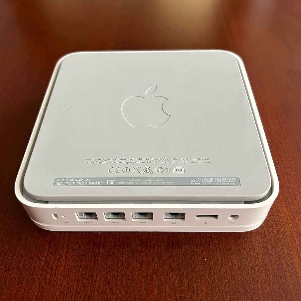Apple AirPort Extreme Base Station Wireless Router - Picture 3 of 8
